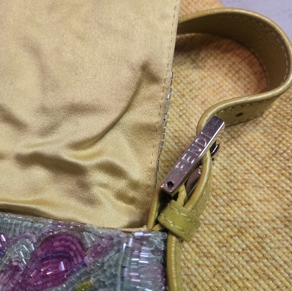 ๐ซ SOLD ๐ซ Fendi โจ๏ธ ULTRA RARE โจ๏ธ Beaded Crystal Baguette - Picture 2 of 13